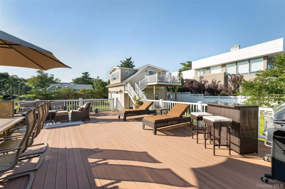 18 Beach Laurel, NY 11948