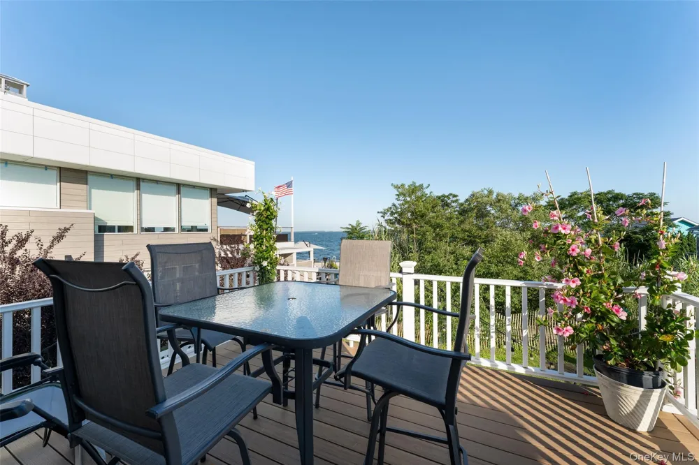 18 Beach Laurel, NY 11948