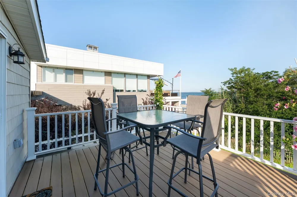 18 Beach Laurel, NY 11948
