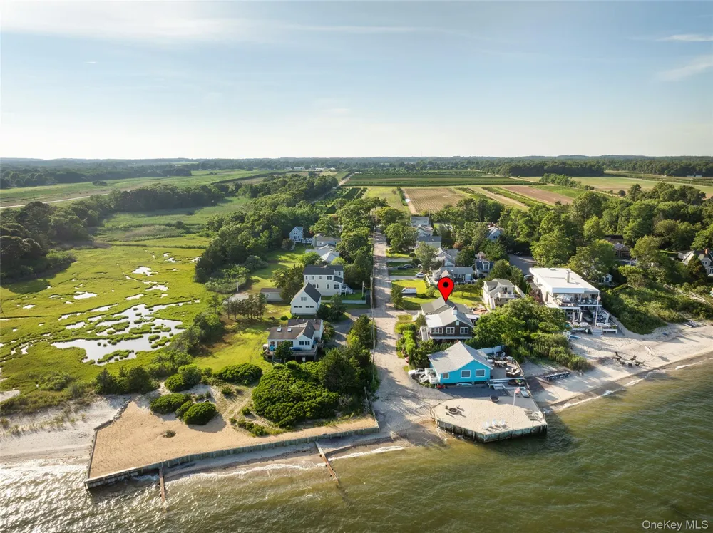 18 Beach Laurel, NY 11948