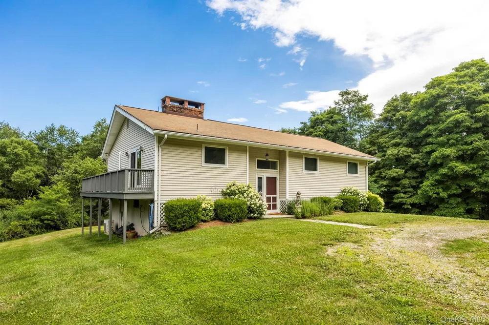 860 Hunns Lake Stanfordville, NY 12581