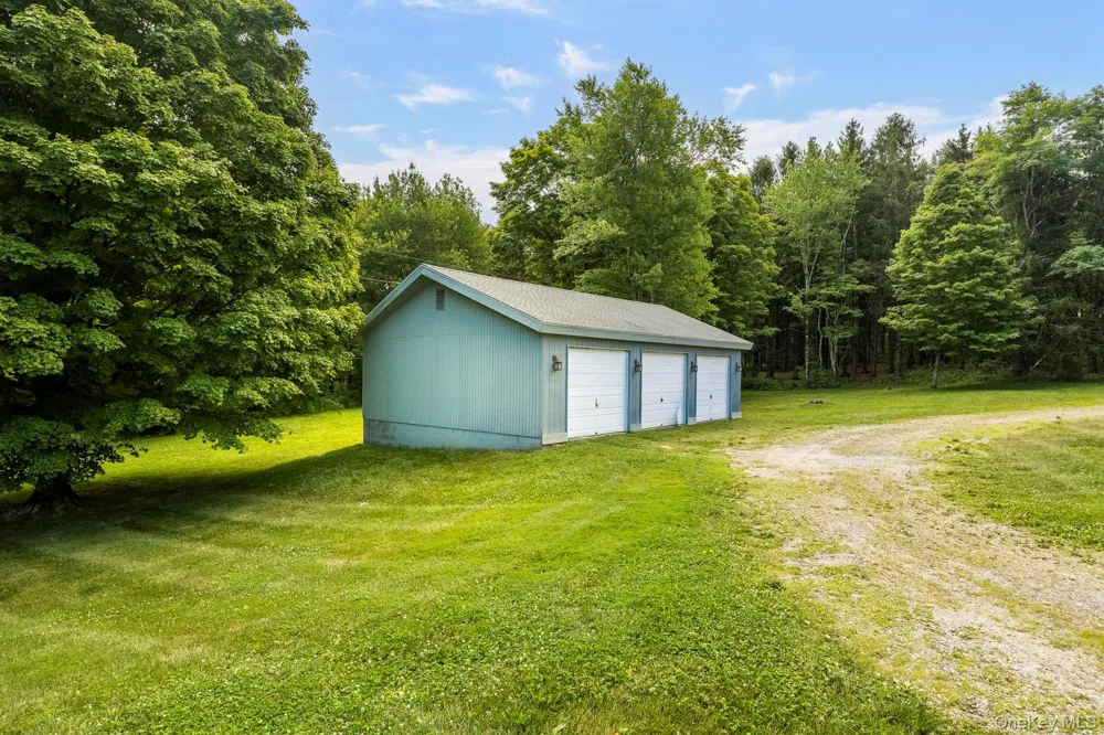 860 Hunns Lake Stanfordville, NY 12581