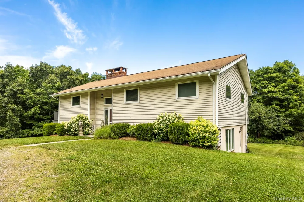 860 Hunns Lake Stanfordville, NY 12581