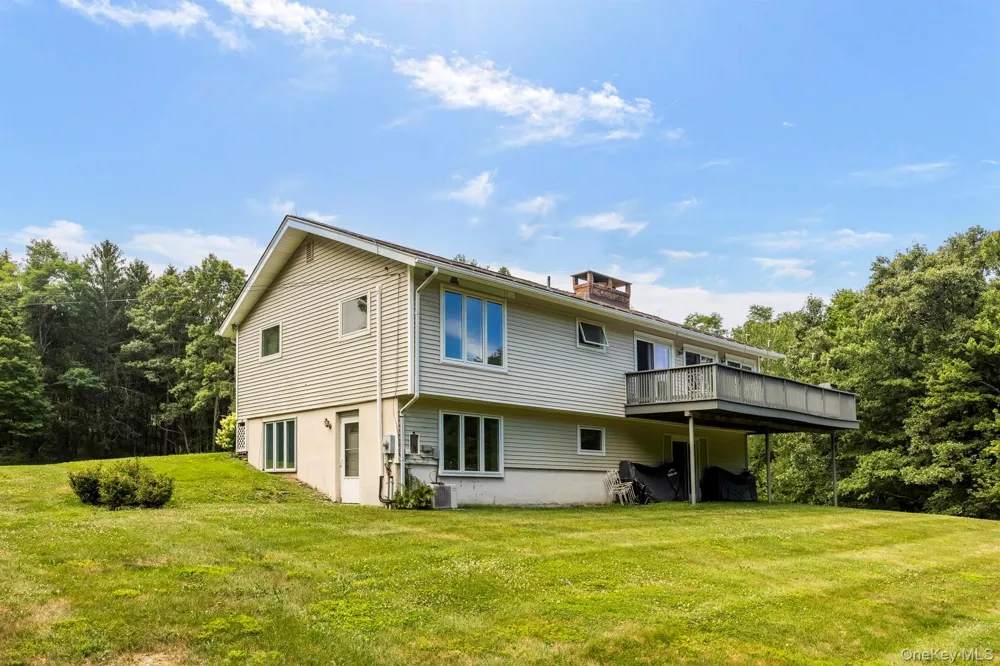 860 Hunns Lake Stanfordville, NY 12581