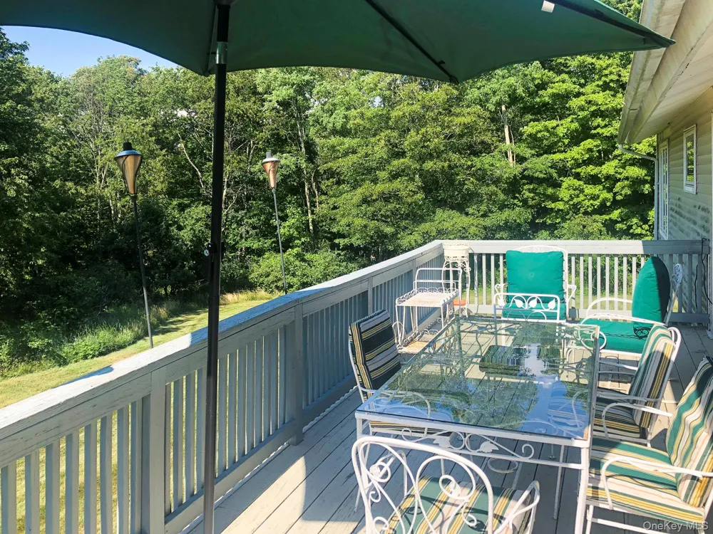 860 Hunns Lake Stanfordville, NY 12581