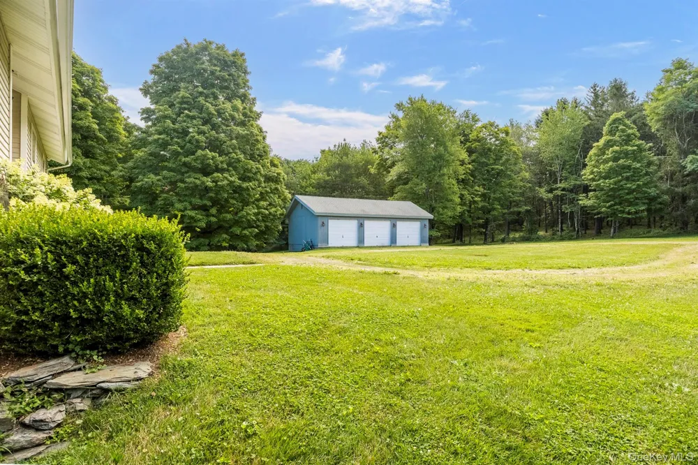 860 Hunns Lake Stanfordville, NY 12581