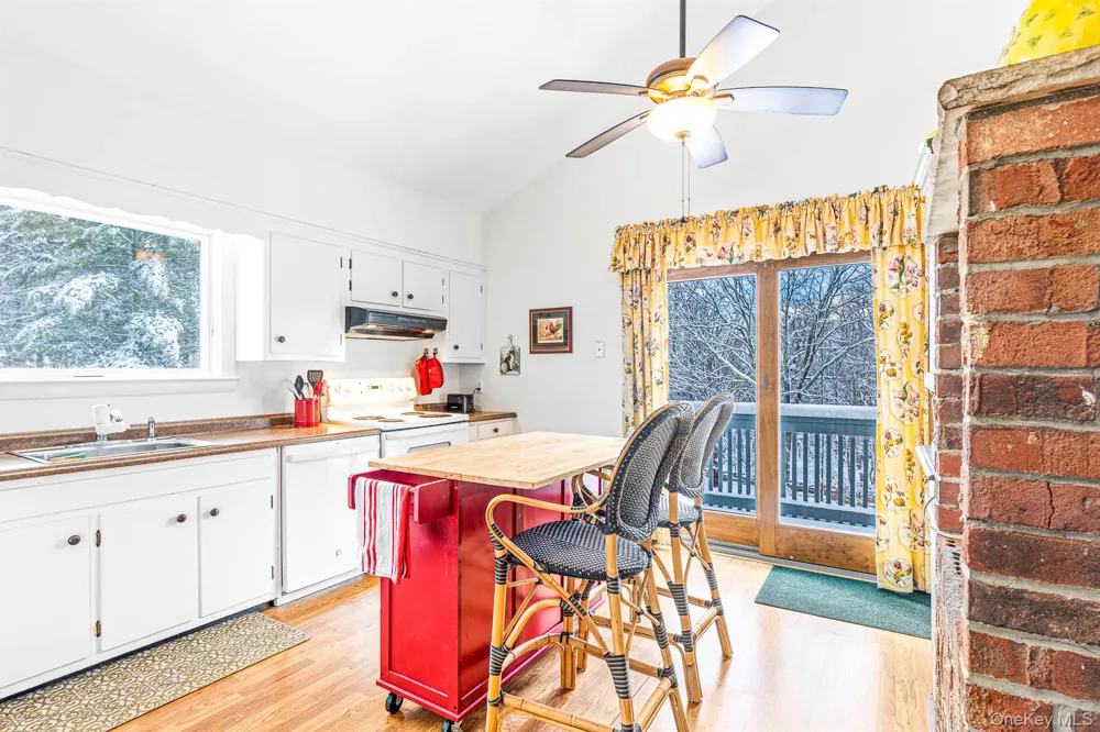 860 Hunns Lake Stanfordville, NY 12581