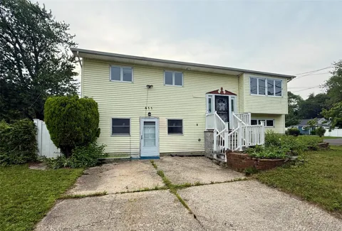 411 Mayflower Avenue