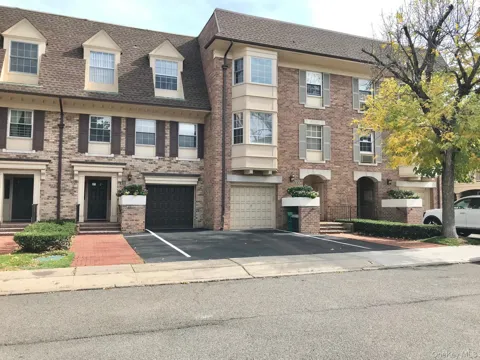 12-31 Robin Lane #Triplex, 1st Floor