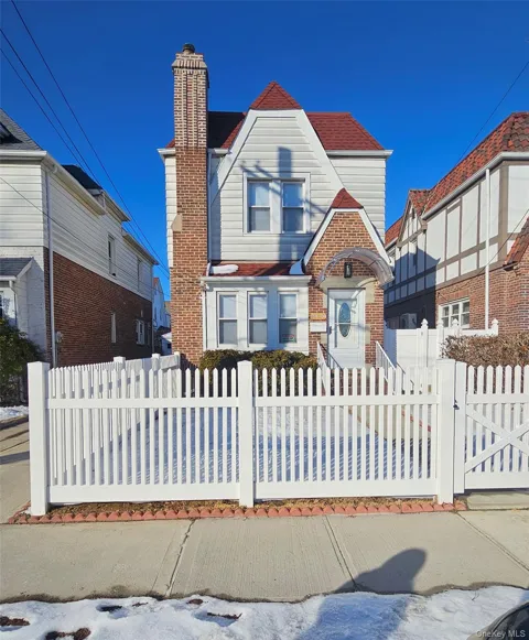 159-09 Laburnum Avenue