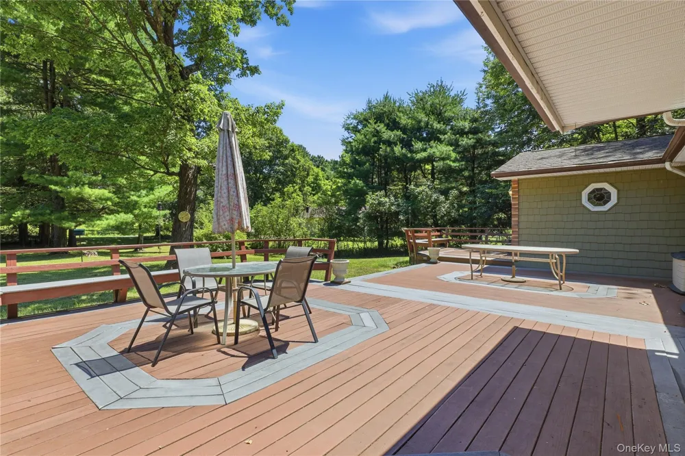23 Leggett Road Chatham, NY 12075