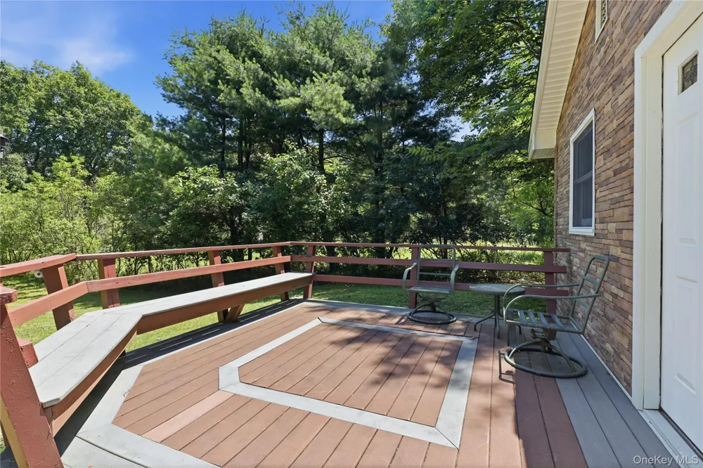 23 Leggett Road Chatham, NY 12075