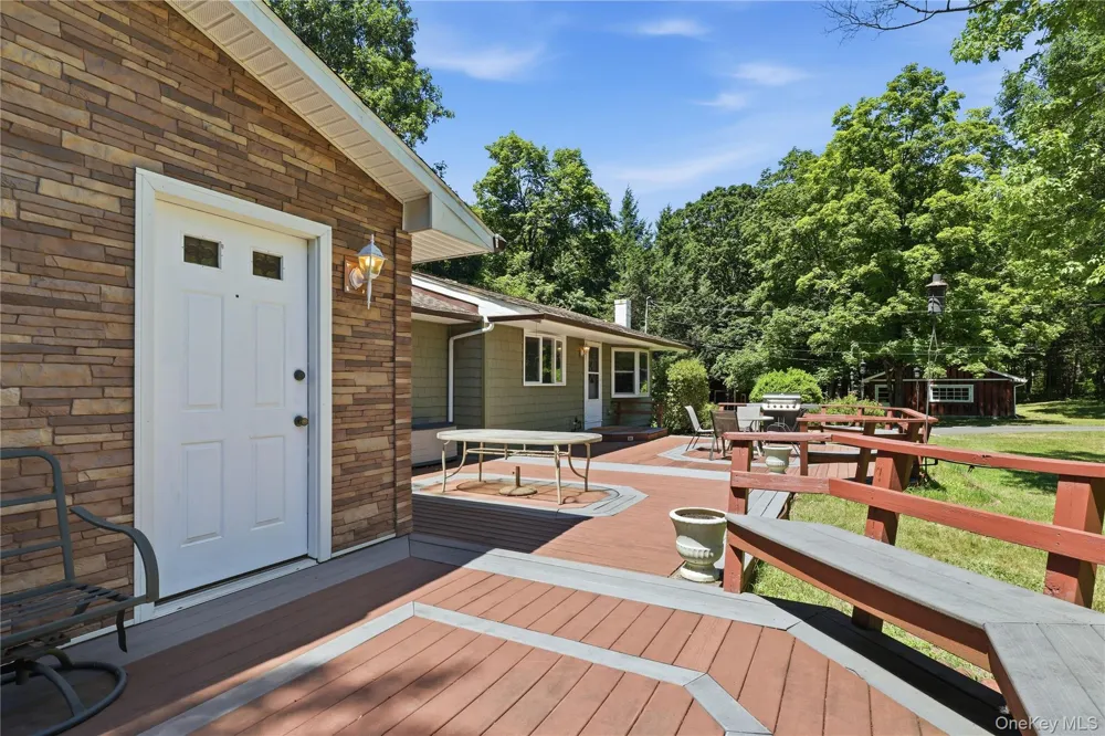 23 Leggett Road Chatham, NY 12075