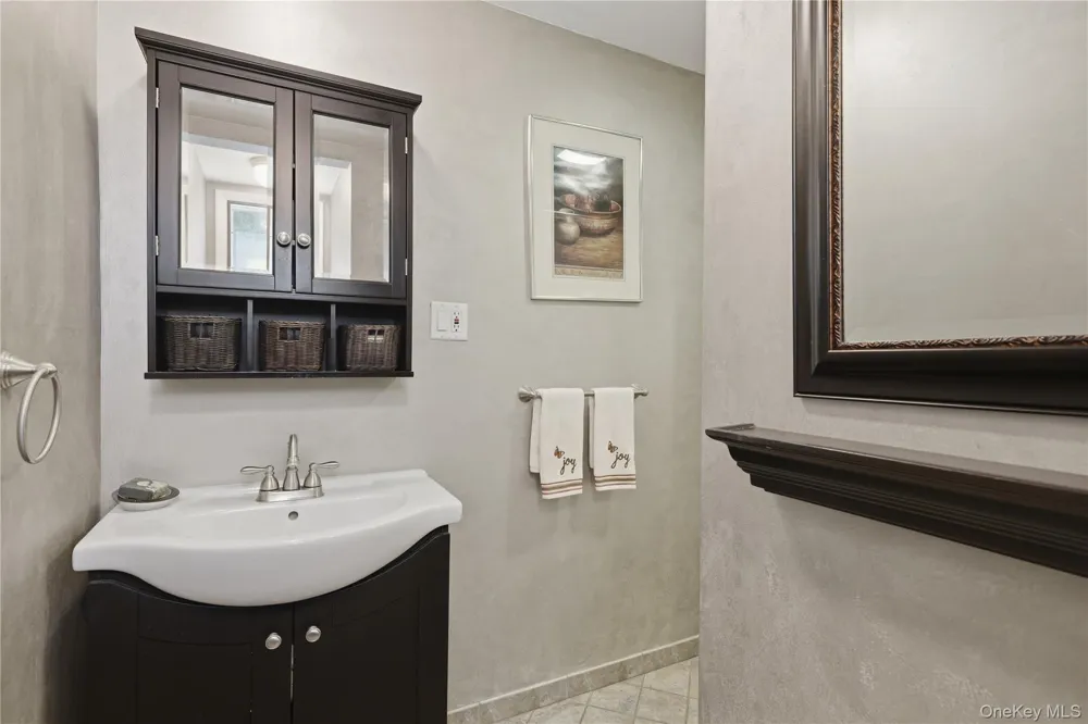 23 Leggett Road Chatham, NY 12075