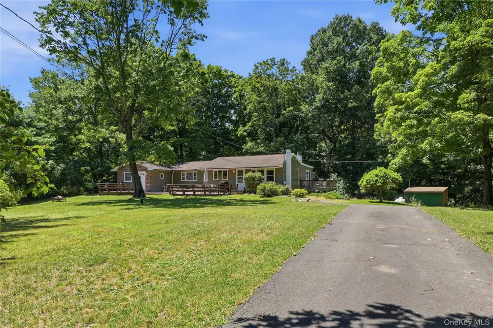 23 Leggett Road Chatham, NY 12075