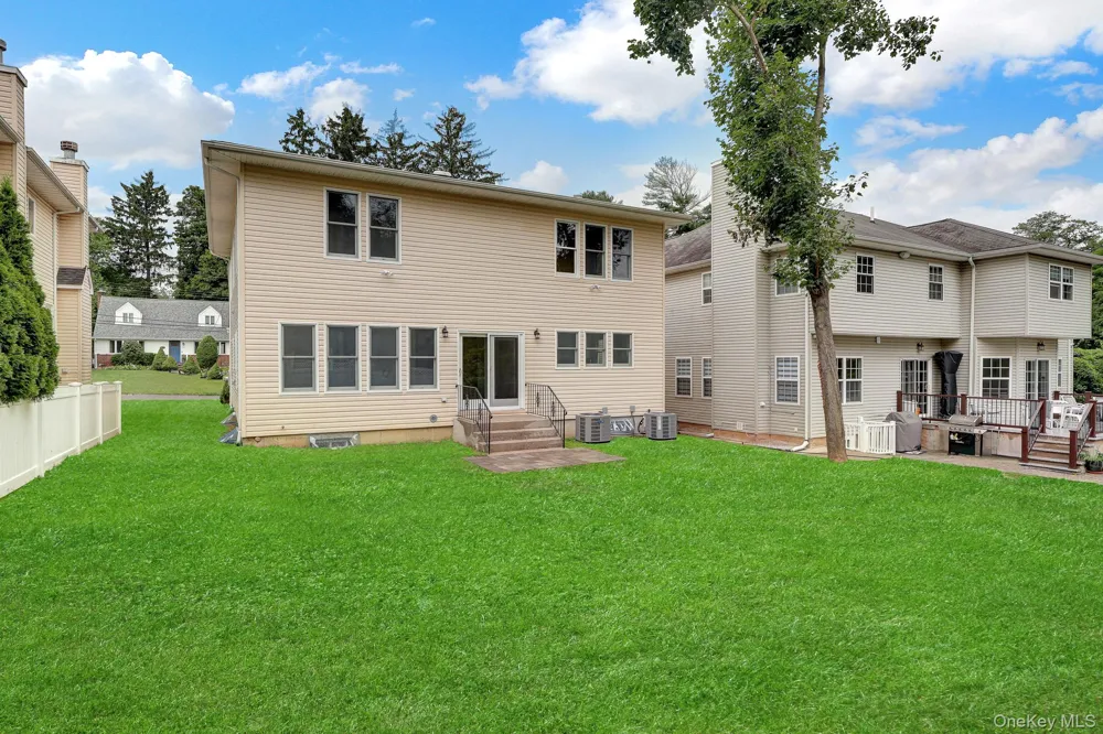 86 George Street East Hills, NY 11577