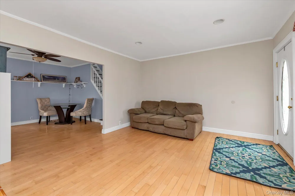 52 Syracuse Street Williston Park, NY 11596
