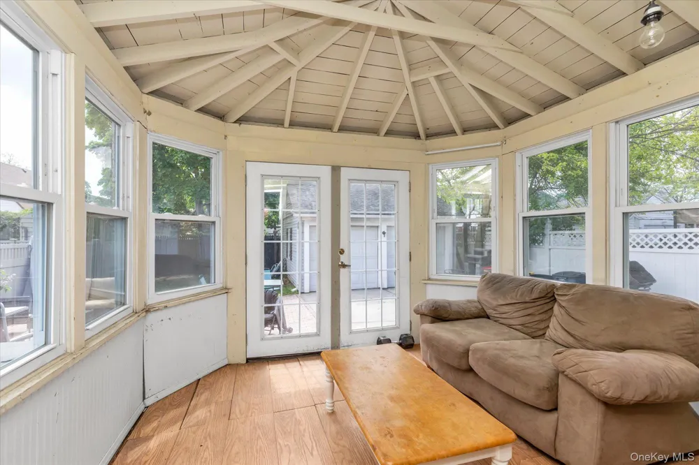 52 Syracuse Street Williston Park, NY 11596