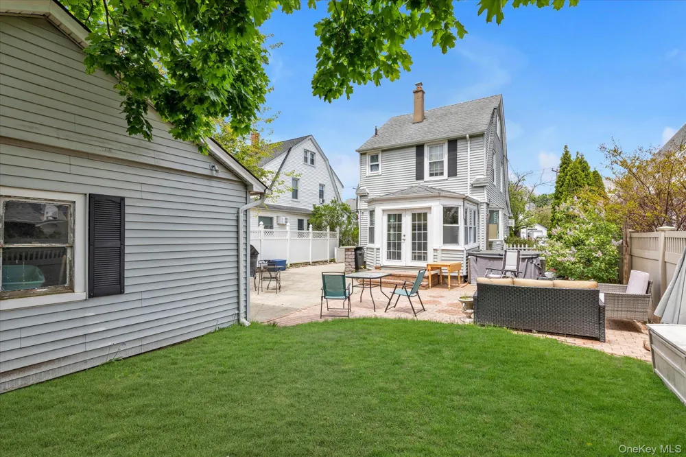 52 Syracuse Street Williston Park, NY 11596