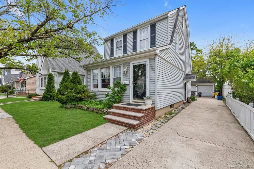 52 Syracuse Street Williston Park, NY 11596