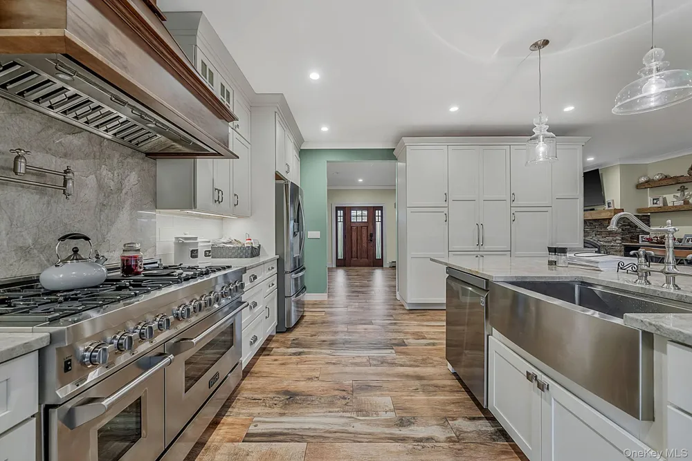 511 Devon Place West Islip, NY 11795