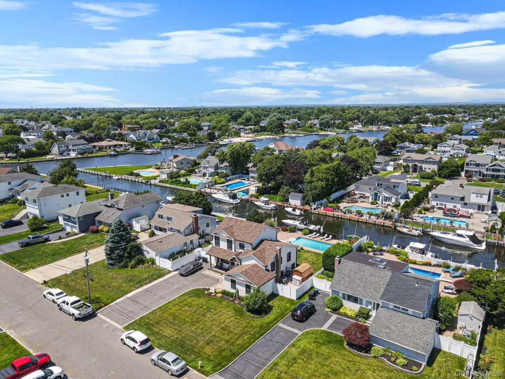 511 Devon Place West Islip, NY 11795