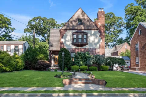 15 Parkwold Drive W