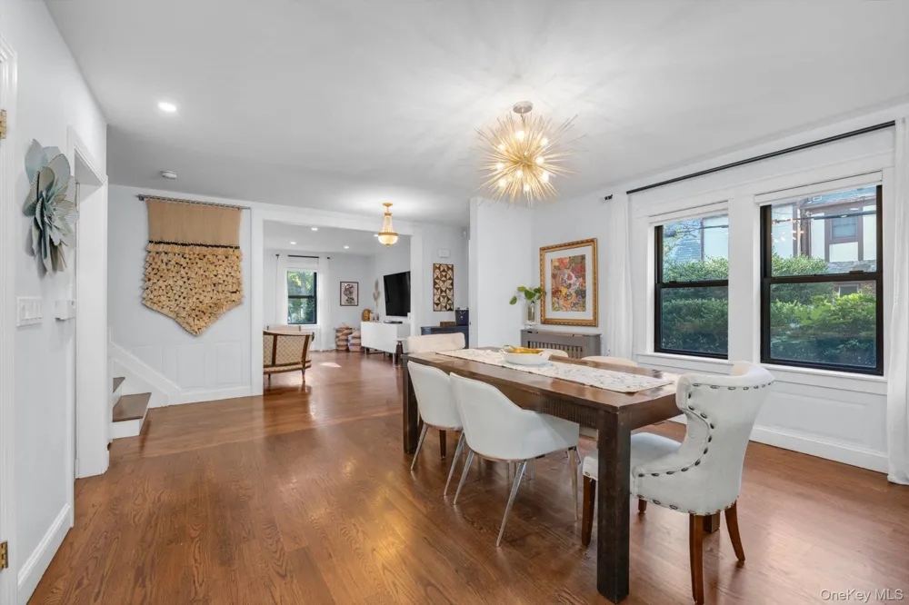 15 Parkwold Drive W Valley Stream, NY 11580