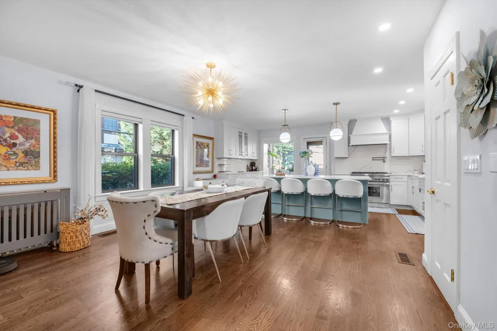 15 Parkwold Drive W Valley Stream, NY 11580