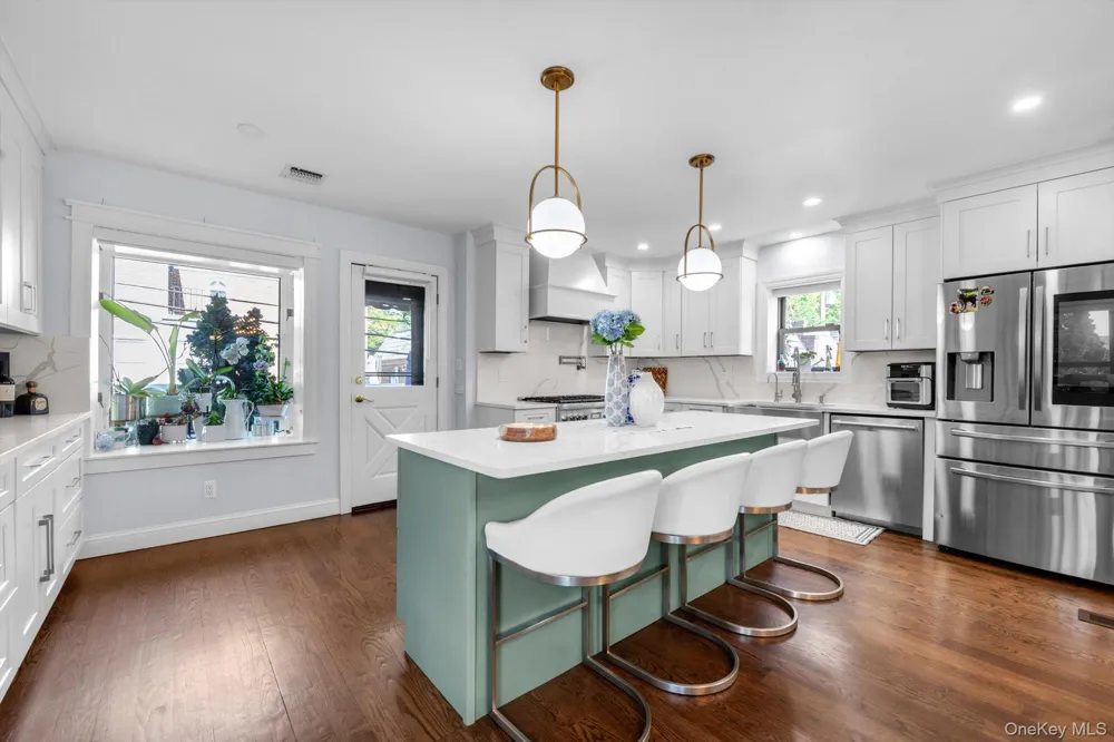 15 Parkwold Drive W Valley Stream, NY 11580