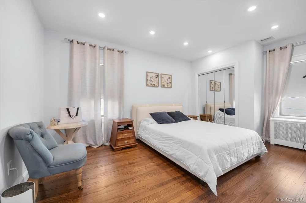 15 Parkwold Drive W Valley Stream, NY 11580
