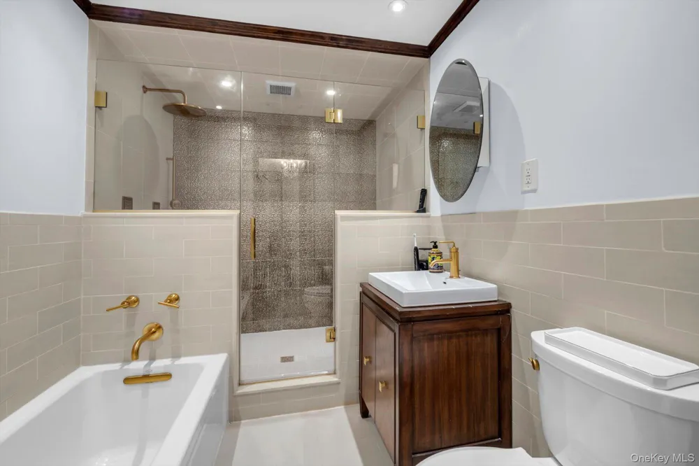 15 Parkwold Drive W Valley Stream, NY 11580