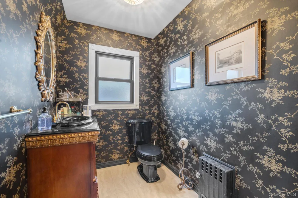 15 Parkwold Drive W Valley Stream, NY 11580