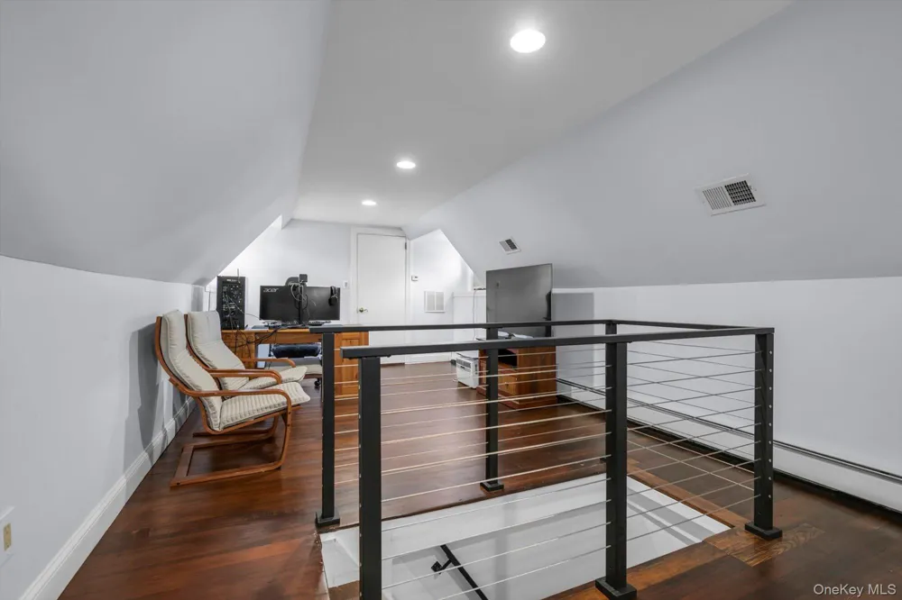 15 Parkwold Drive W Valley Stream, NY 11580
