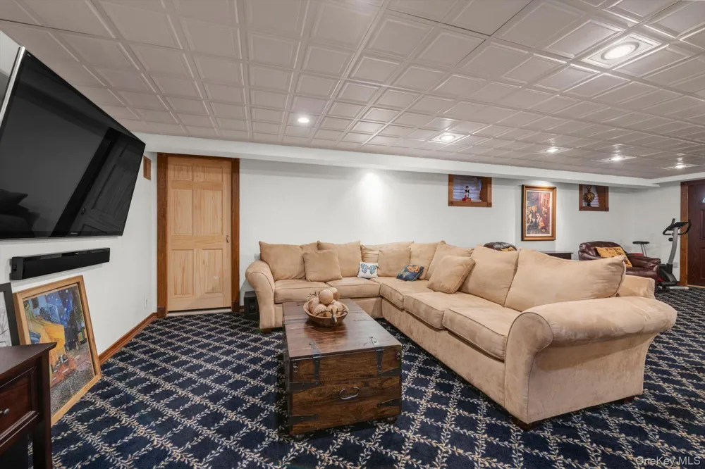 15 Parkwold Drive W Valley Stream, NY 11580