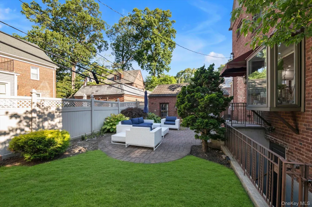 15 Parkwold Drive W Valley Stream, NY 11580