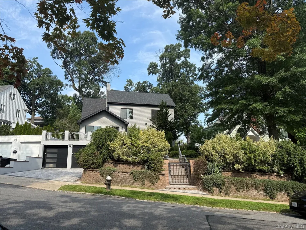 49-32 Annadale Lane Little Neck, NY 11362