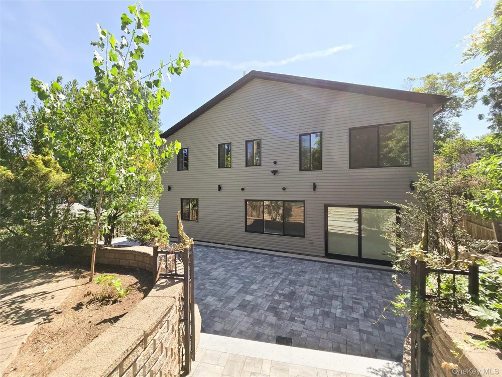 49-32 Annadale Lane Little Neck, NY 11362