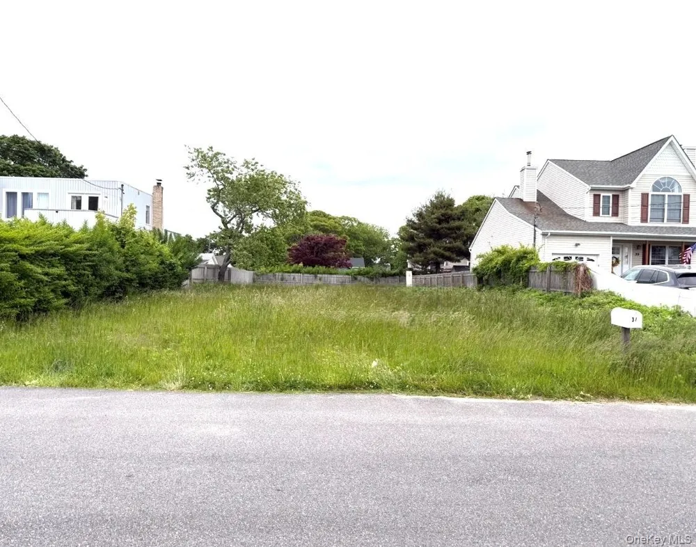 37 Seymour Drive Shirley, NY 11967
