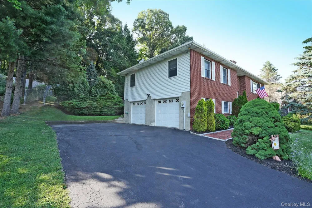 16 Four Winds Drive Poughkeepsie, NY 12603