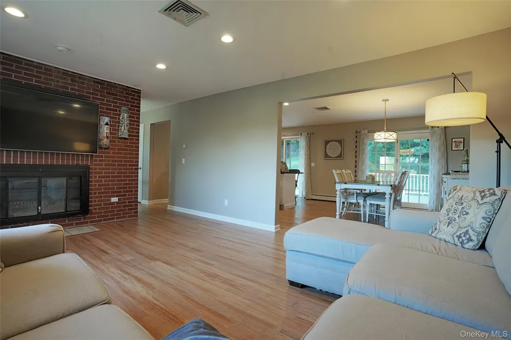 16 Four Winds Drive Poughkeepsie, NY 12603