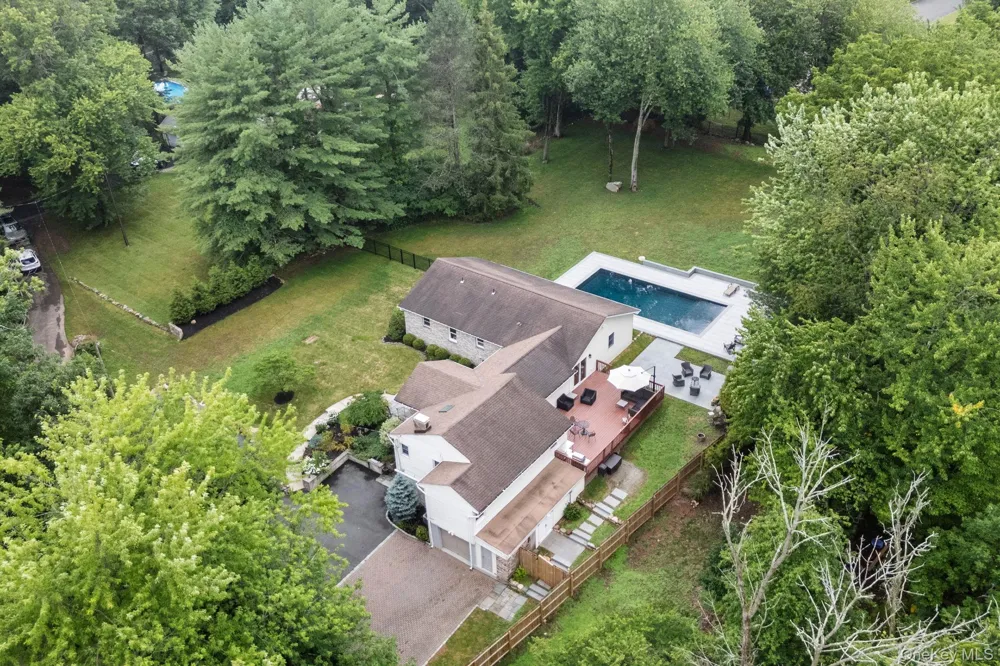 15 Green Hedges Lane Blauvelt, NY 10913