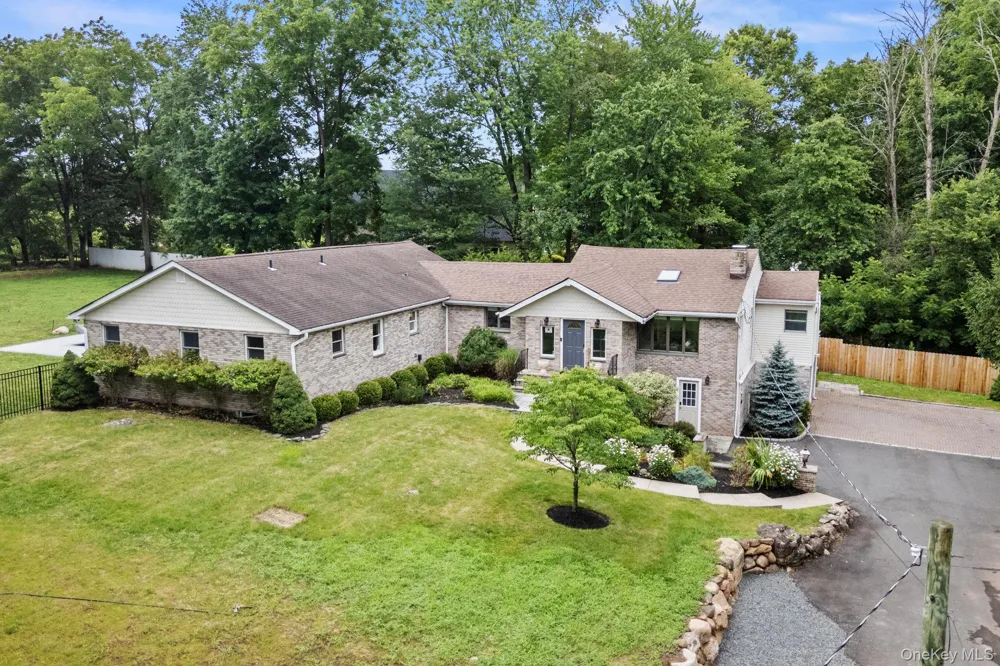 15 Green Hedges Lane Blauvelt, NY 10913