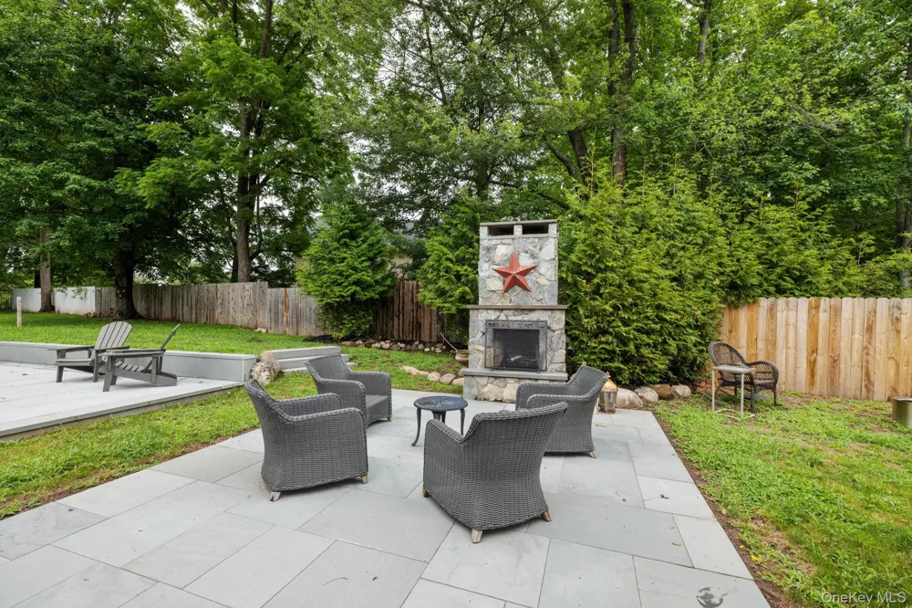 15 Green Hedges Lane Blauvelt, NY 10913
