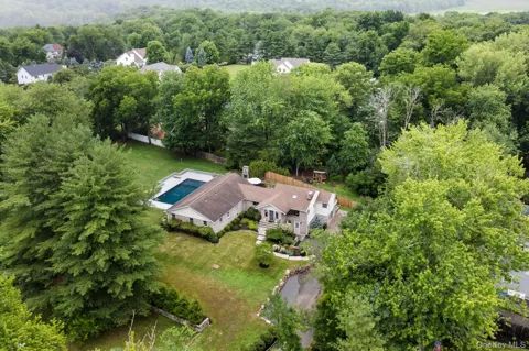 15 Green Hedges Lane