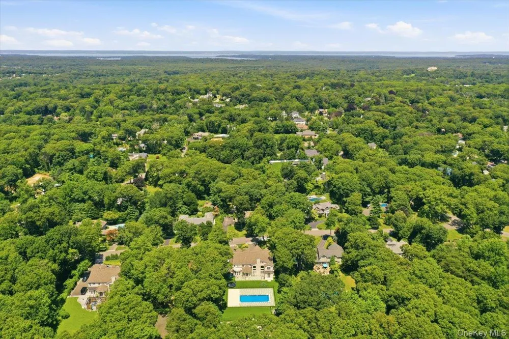8 Headley Way Woodbury, NY 11797