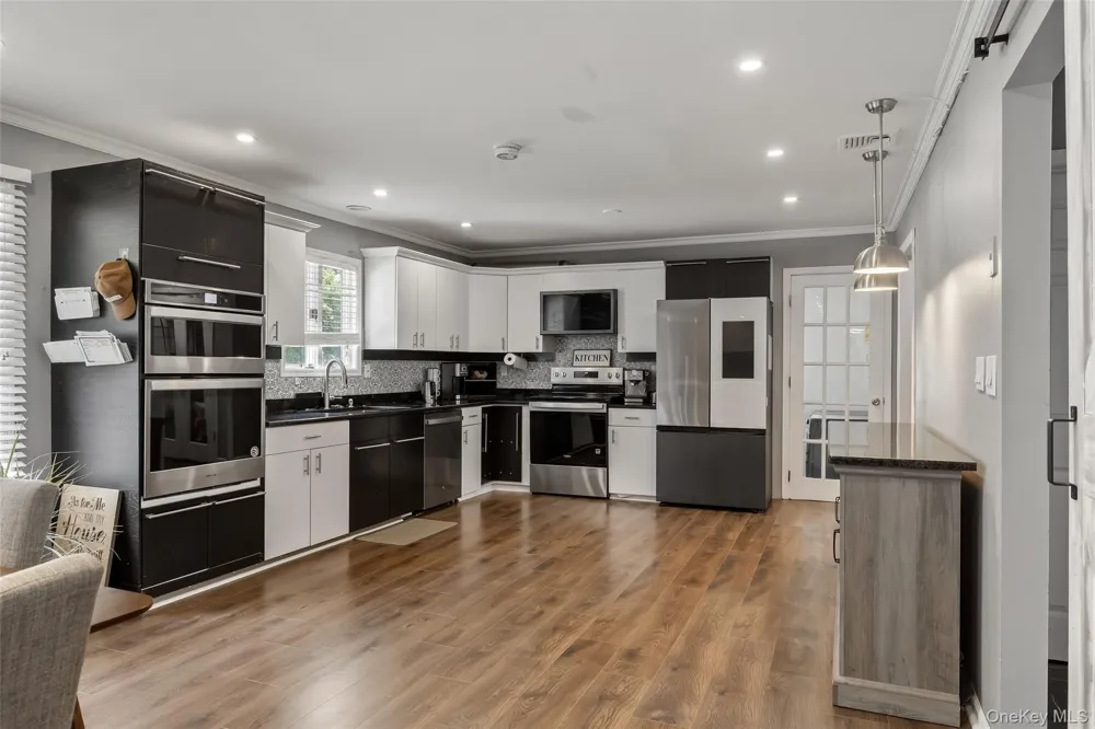 12 Deer Path Shirley, NY 11967