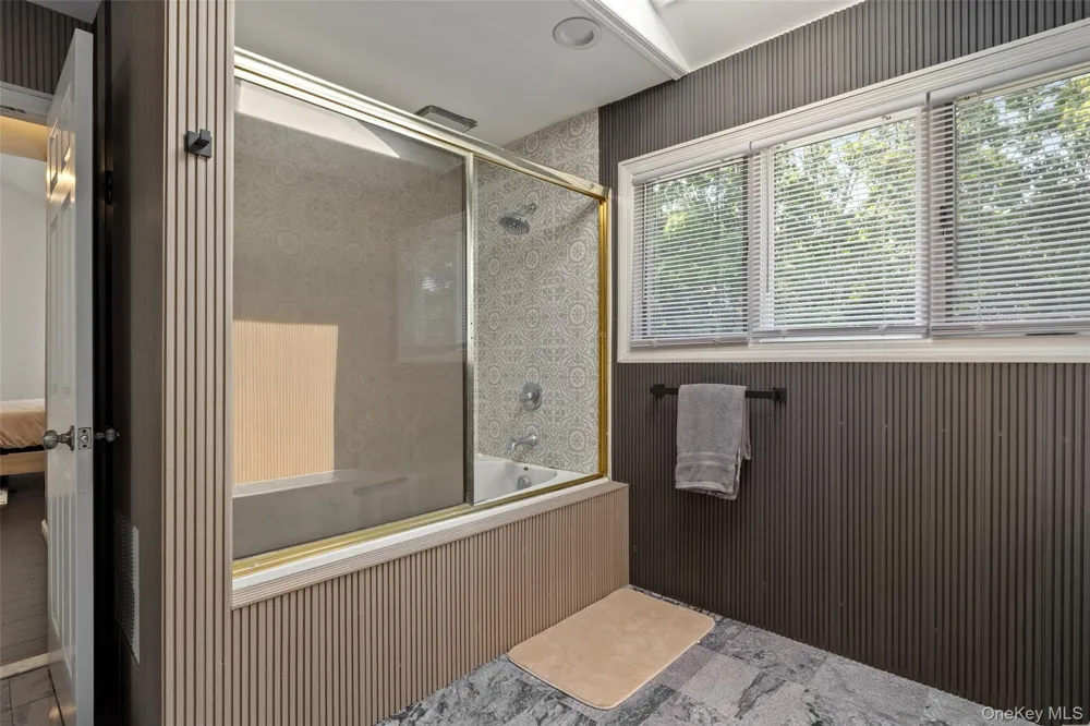 12 Deer Path Shirley, NY 11967