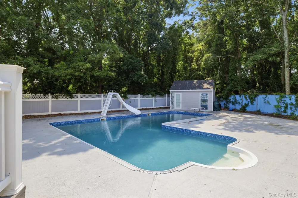12 Deer Path Shirley, NY 11967