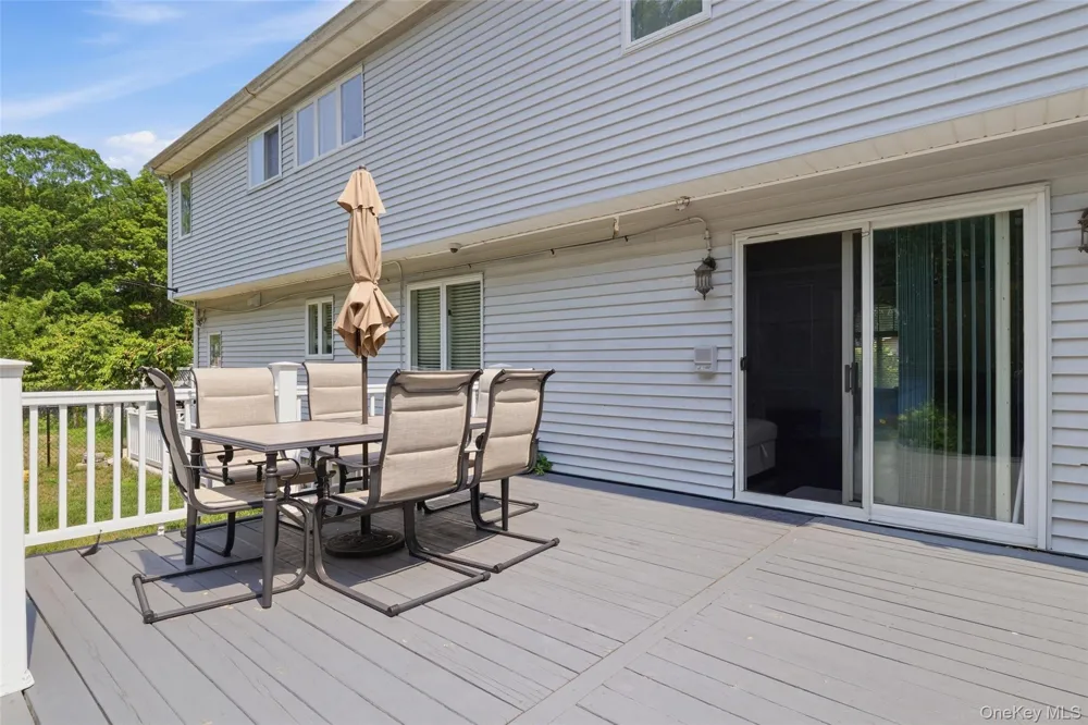 12 Deer Path Shirley, NY 11967